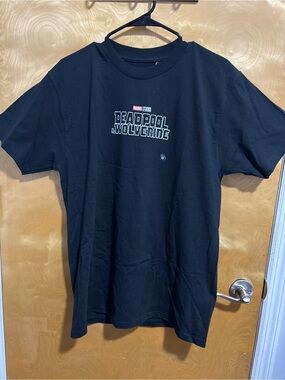 Deapool & Wolverine Mens Medium T-Shirt